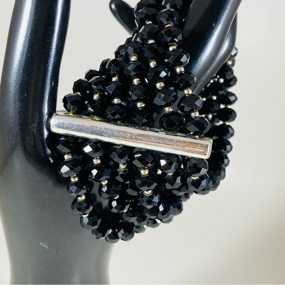 Stunning jet black 6 row crystal stretch bracelet with silver bar embellishment - Picture 3 of 5